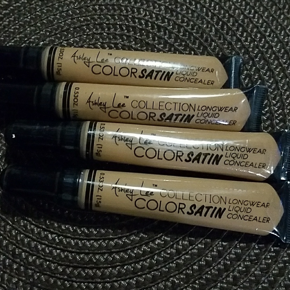 Ashley Lee Liquid Concealer (VANILLA CREAM)